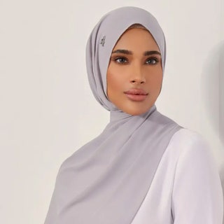 Duck Scarves Instant Frappe Scarf model looking past the camera wearing light gray hijab on white background